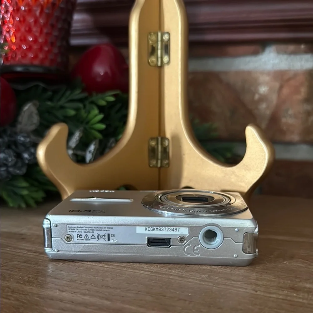 Kodak Easyshare M1063 10.3 MP Digital Camera with 3xOptical Zoom (Silver)FINAL